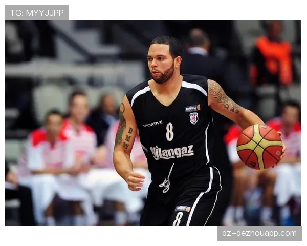 土耳其联赛“儿童主题日”，球员带领小球童入场，赛场变亲子乐园